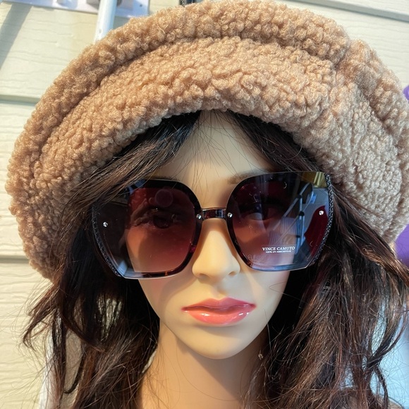 VIRGINIA WOLF Sherpa Reversible Bucket Hat In Tan main image 7